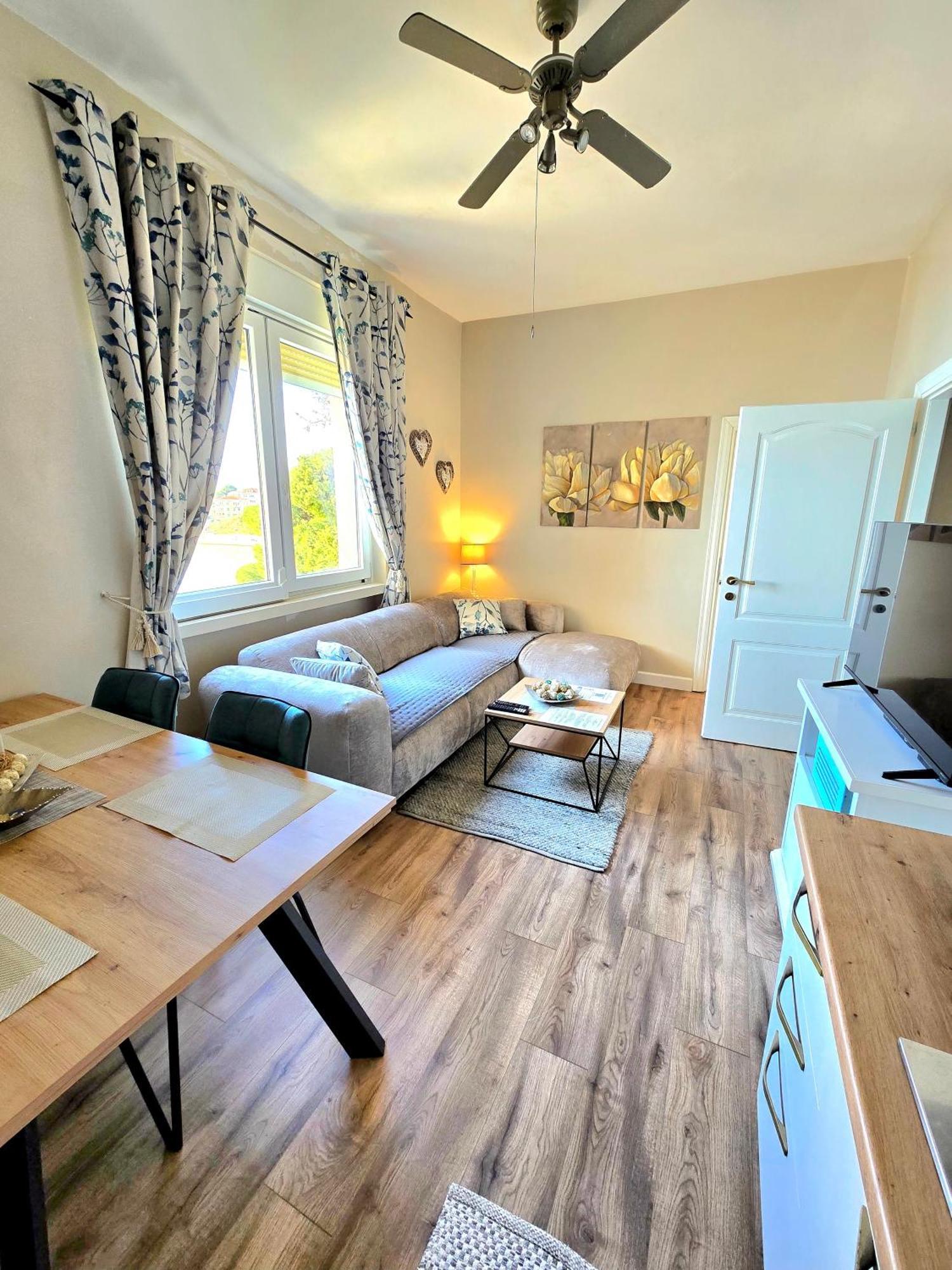 Apartments Suzy สปลิท ภายนอก รูปภาพ
